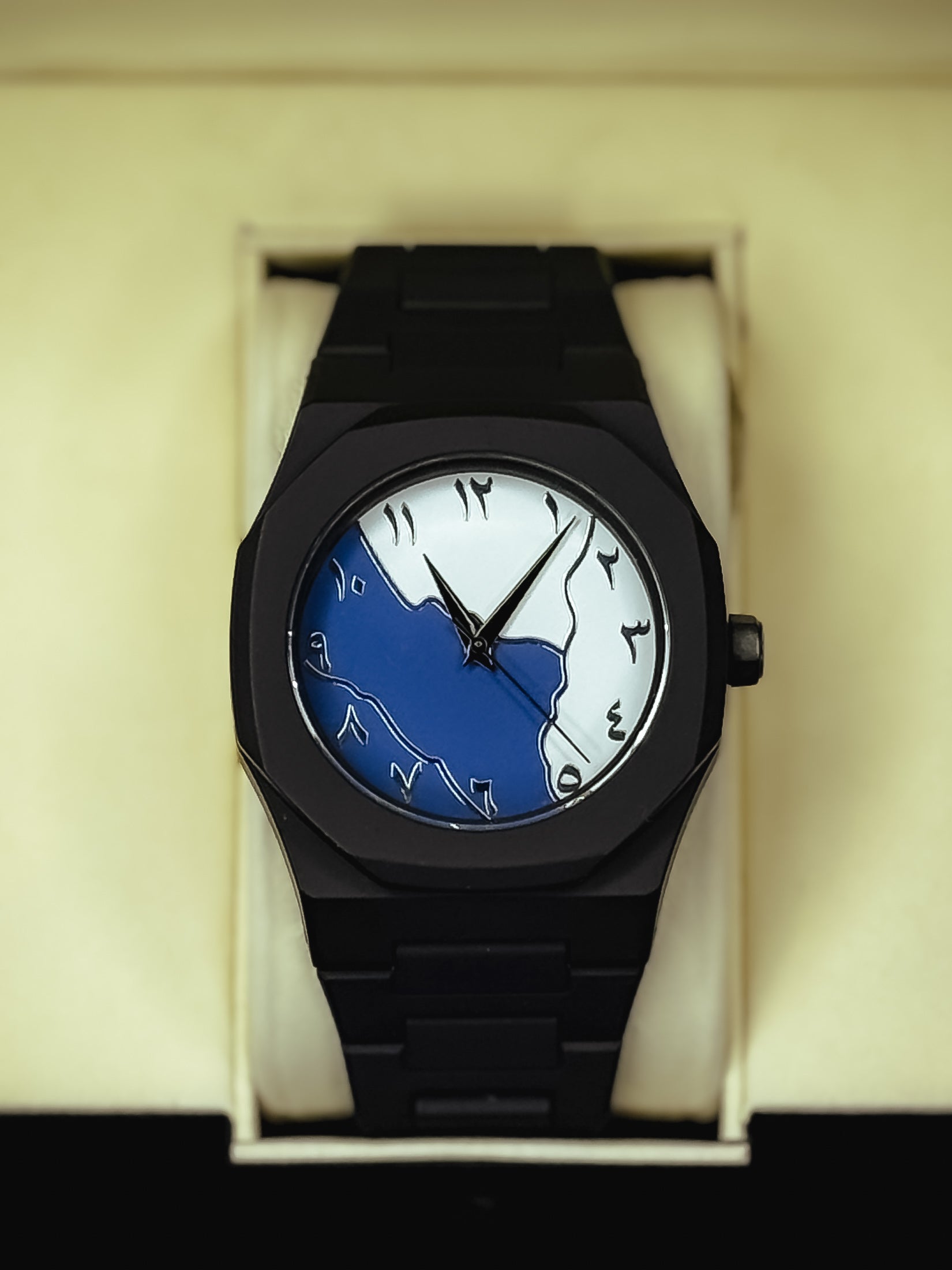Black Aura Watch Elegant Stylish Design Strong Durable Build Comfortable Strap Clear Display – Blue White*